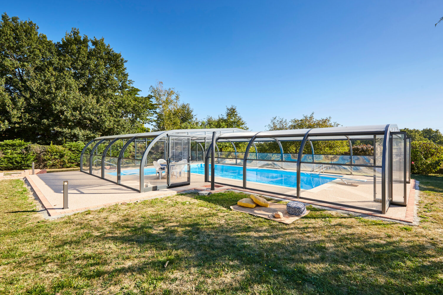 Abris de piscine haut (© Gustave Rideau)